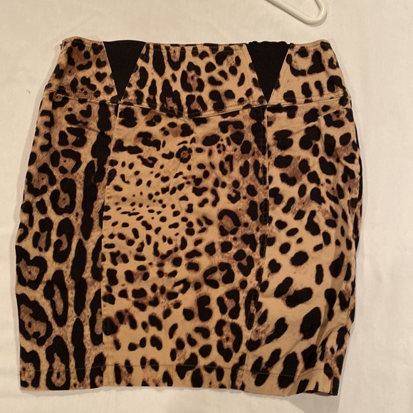 Ladies Leopard Skirt - Picture 2 of 7